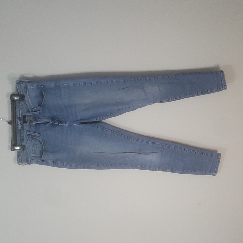 High-waisted skinny jeans